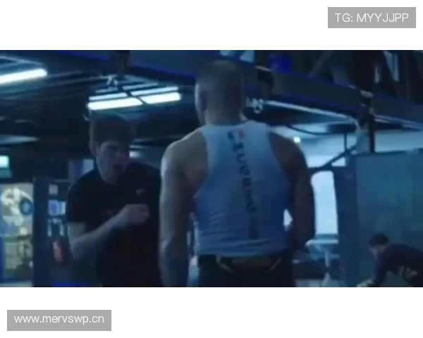 康纳训练完直接刷掉六位数买表，这人花钱跟撕纸似的