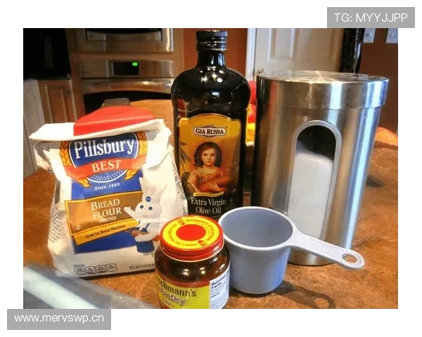 库里家冰箱里塞满蛋白粉，连饮料都是自己兑的电解质水