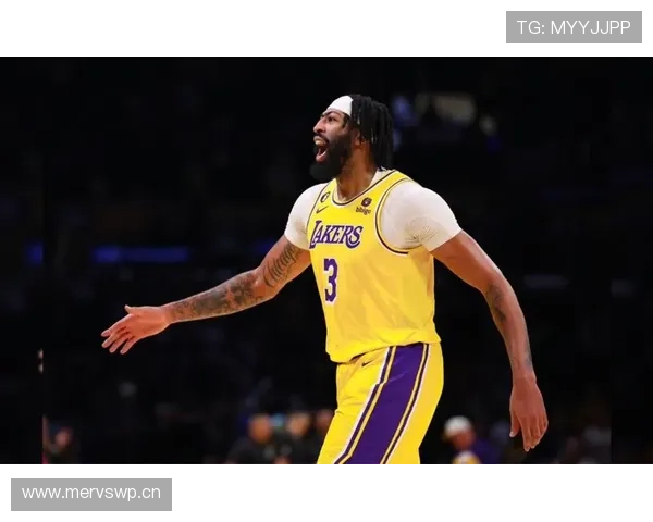 安东尼·戴维斯内线高效挡拆拉开空间提升湖人攻防转换效率